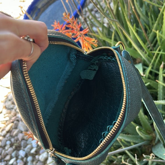 Portland Leather Crossbody Bag - Picture 5 of 5